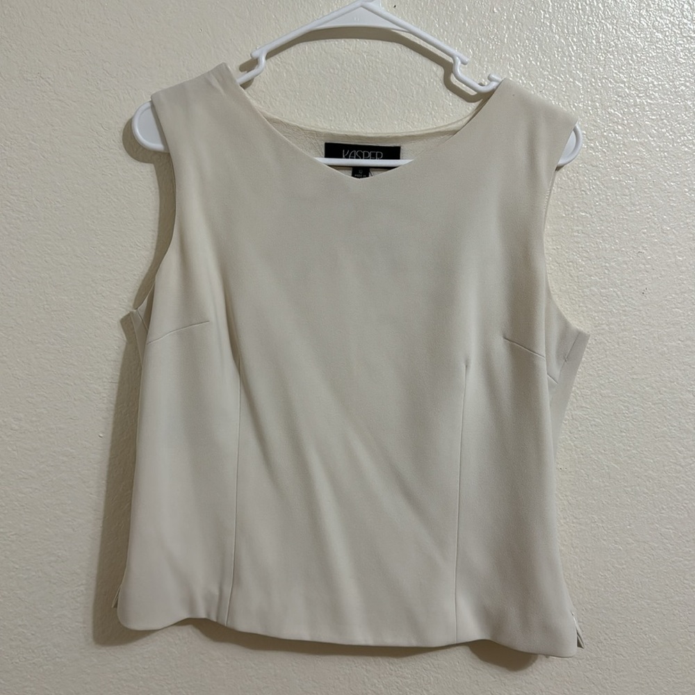 WHITE SLEEVELESS TOP - Picture 2 of 4
